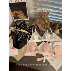 批发实拍实价蕾丝防凸点兔耳杯内衣女小胸聚拢轻薄透气显小文胸套装