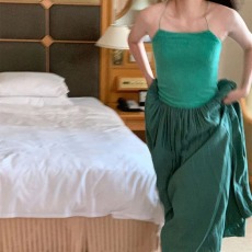 批发<b class='q'>清仓</b>特价 不退不换！ 小众设计感时尚简约挂脖吊带百皱垂感<b class='q'>连衣裙</b>