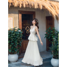 批发设计感蕾丝钩花挂脖吊带背心女纯欲上衣+压褶半身裙