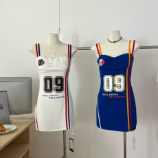 批发美式运动休闲<b class='q'>连衣裙</b>女2025春季新款修身显瘦设计感吊带短裙包臀裙