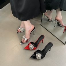 批发米庭尖头水钻性感露趾细跟凉拖鞋女2026年新款气质外穿高跟一字拖