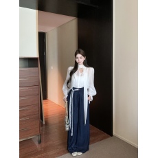 批发超火气质<b class='q'>白</b>色喇叭袖V领衬衫蓝色阔腿裤韩风chic两件套