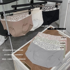 批发夏季<b class='q'>莫代尔</b>无痕<b class='q'>内裤</b>女宽松透气中高腰三角裤短裤女款三条盒装