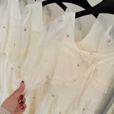 批发实拍方领洋气收腰初恋连衣裙白月光法式修身显<b class='q'>高档</b>短袖森系初恋裙