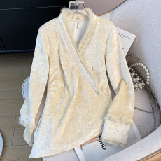 批发实拍新中式民族风改良V领毛边斜襟提花不规则下摆磨毛女长袖上衣