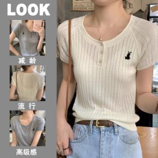 批发夏季韩版减龄刺绣纽扣麻花设计感6羊毛轻<b class='q'>薄</b>针织短袖上衣