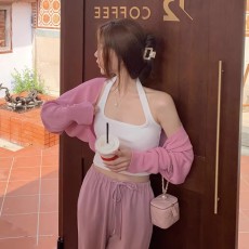批发冰丝<b class='q'>针织</b>防晒<b class='q'>开衫</b>女夏季披肩外搭薄款长袖罩衫短款小坎肩外套上衣