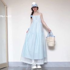 批发甜美蓝色条纹<b class='q'>吊带</b>连衣裙子女夏季海边度假风超好看<b class='q'>长裙</b>