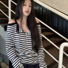 批发实拍实价~甜酷辣妹设计感小众条纹假两件<b class='q'>修身</b>显瘦上衣长袖T恤