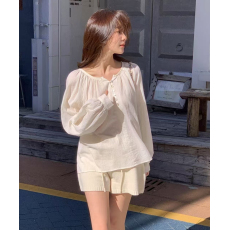 批发已出货 法式温柔慵懒风圆领单排贝壳扣设计宽松显瘦<b class='q'>长袖</b>衬衫 两色