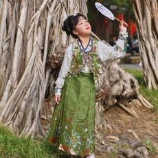 批发新中式女孩中国风套装春夏重工流苏剌绣马甲交领衫马面裙<b class='q'>儿童</b><b class='q'>礼服</b>