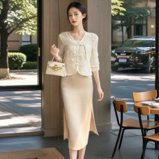 批发实拍：2026新款女装新中式国风气质盘扣白色缎面<b class='q'>连衣裙</b><b class='q'>两件套</b>装