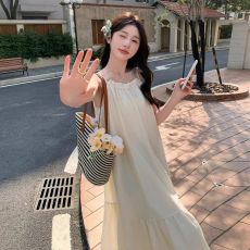 批发米白色<b class='q'>吊带</b>连衣裙女2026夏季新款法式高级感气质超仙海边度假长裙