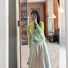 批发韩系渐变绿色长袖针织开衫女<b class='q'>春秋</b>外搭小众设计感宽松短款上衣外套