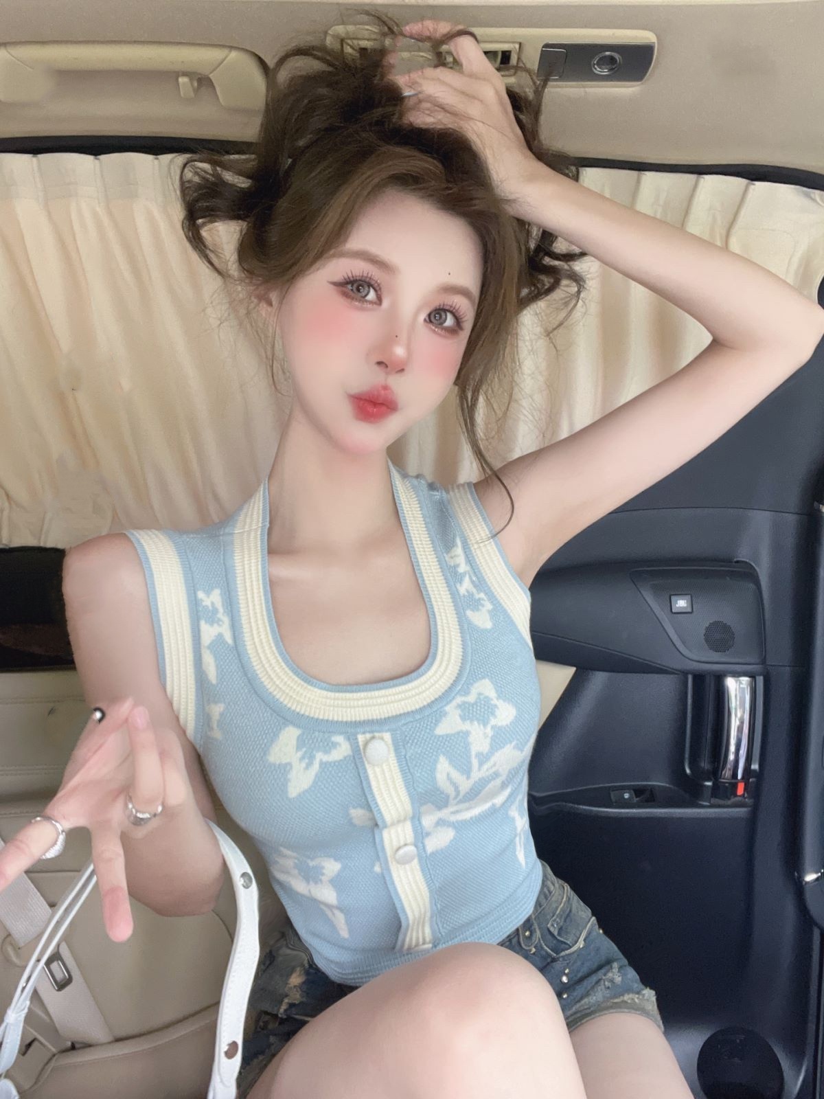 FA35554# 美式u领针织背心女夏季新款高级感短款独特别致绝美上衣 服裝批發女裝批發服飾貨源