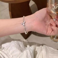 批发轻奢小众高级感锆石蝴蝶珍珠手链女韩系爆款百搭气质闺蜜礼物手饰