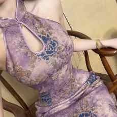 批发春款新中式国风风情挖肩水滴领烫金花朵旗袍连衣裙 紫妃