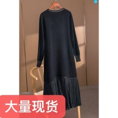 批发外贸品牌剪标女装<b class='q'>清仓</b>百褶圆领针织宽松直筒<b class='q'>连衣裙</b>女
