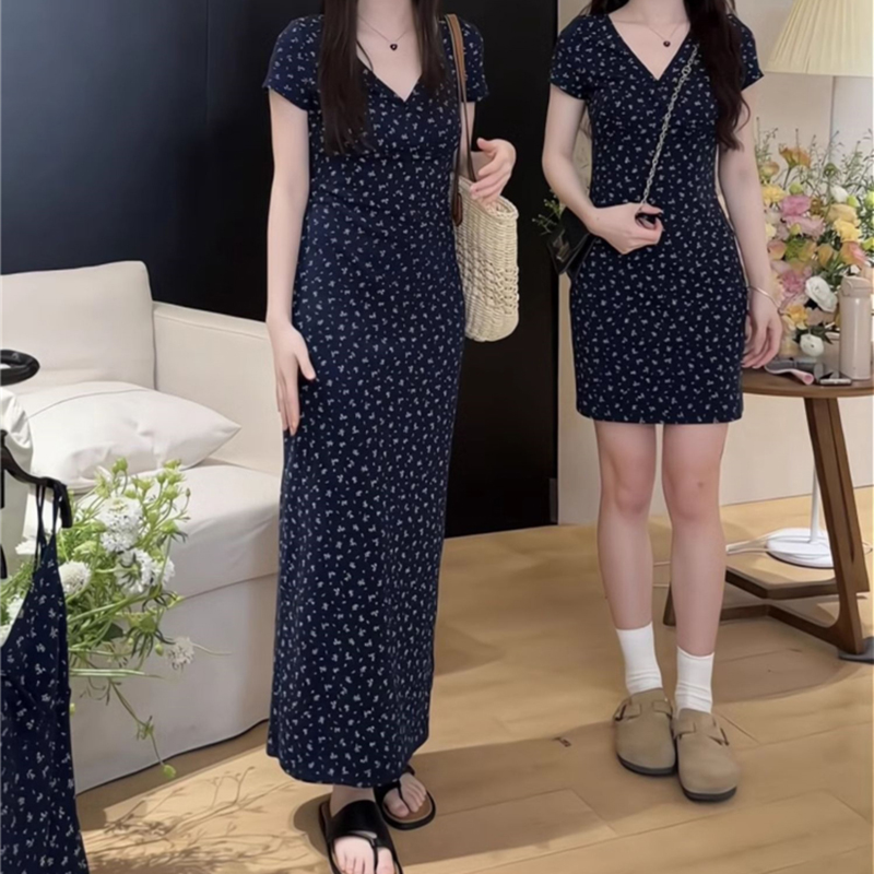 프랑스어 레트로 롱 스커트 여성 2025 여름 새로운 슬림 피트 슬림 디자인 센스 V 칼라 길다 짧은 단락 플로랄 드레스