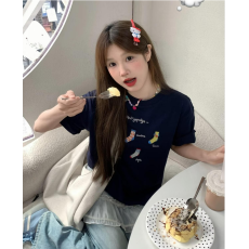批发彩依 韩版 2025春夏新款 小袜子刺绣短袖小众设计ins风宽松T恤<b class='q'>女</b>