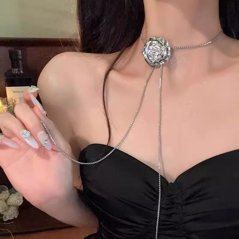CX13384# 最便宜饰品批发  轻奢小众高级感嘻哈长款流苏抽拉式项链女金属感玫瑰花锁骨链颈链