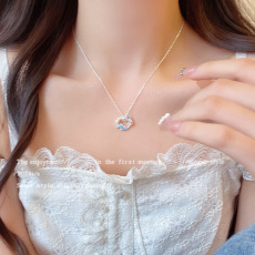 批发海洋之心钛钢项链女百搭气质可爱海豚吊坠锁骨链网红同款珍珠颈链