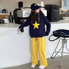 批发<b class='q'>女</b><b class='q'>大</b>童连帽卫衣套装2026春秋新款<b class='q'>女</b>孩休闲五角星连帽运动两件套潮