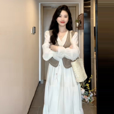 批发春<b class='q'>秋</b>法式长袖雪纺白色潮妈哺乳连衣裙子女夏新款V领度假长裙