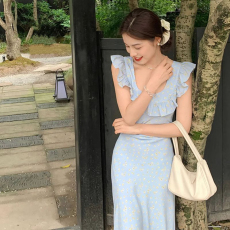 批发大量货，四面弹印花连衣裙女夏季新款蓝色小飞袖收腰气质吊带长裙