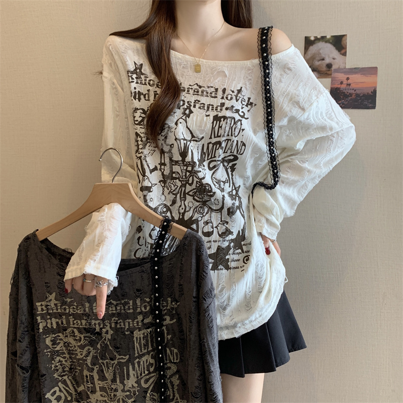 MY1725# 大码美式辣妹斜肩印花罩衫T恤女春破洞弛感慵懒露肩长袖上衣女裝貨源服裝批發