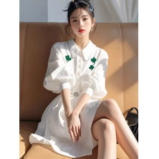 批发白色四叶草印花衬衫<b class='q'>连衣裙</b>2026新款韩系气质独特漂亮气质绝美裙子