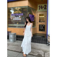 批发大码～2026年<b class='q'>春</b>季白月光重工刺绣花朵吊带连衣裙长裙