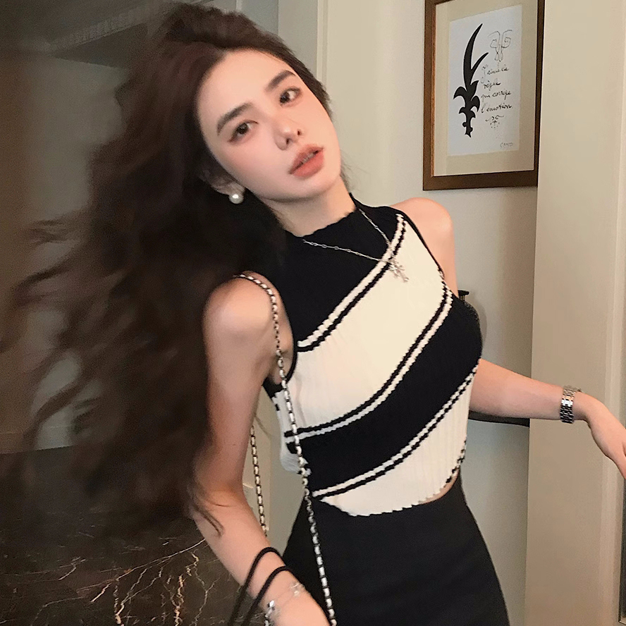 여름 새로운 풀오버 맨위 쇼트 스타일 몸매 가꾸기 종류 슬림해 보이는 여성 흑백 줄무늬 니트 스웨터 얼음 차가운 실크