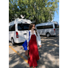 批发微胖气质复古显瘦抽褶红色吊带连衣裙夏2026新款高级感纯欲风长裙