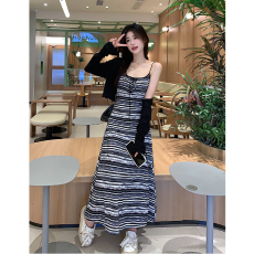 批发天猫抖音质量复古条纹吊带连衣裙女夏季2026新款收腰显瘦<b class='q'>中长款</b>