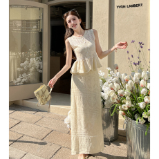 批发实拍法式度假风温柔镂空针织背心无袖上衣半身裙<b class='q'>套装</b>女夏季两件套