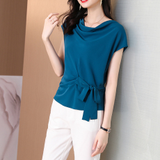 批发实拍纯色不规则荡领收腰系带<b class='q'>蝙蝠衫</b>