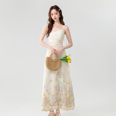 批发实拍2026夏季新法式V领度假风重工<b class='q'>刺绣</b>印花收腰显瘦长款吊带裙
