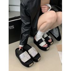 批发2025夏新款水钻一字拖鞋女厚底松糕凉拖时尚百搭坡跟沙滩罗马鞋潮