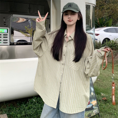 批发实拍大码春夏浅绿条纹插肩袖<b class='q'>衬衫</b>女宽松设计感抗皱易打理<b class='q'>衬衣</b>