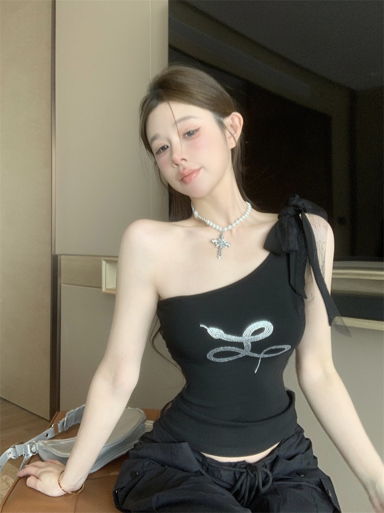 실사 정가 검정색 뱀 핫픽스 비스듬한 어깨 스트랩 뒤로 레이스 홀로우 아웃 조끼 맨위