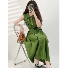 批发大量货，四面弹面料绿色翻领无袖连衣裙女夏季复古气质单排扣长裙