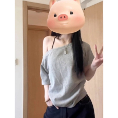 批发张婧仪明星<b class='q'>同款</b>斜肩一字肩短袖t恤女夏季大领口露肩宽松气质上衣