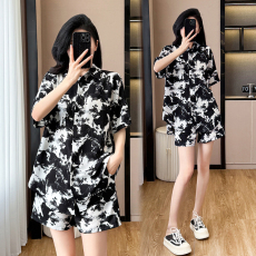 批发实拍休闲运动套<b class='q'>装</b>女夏季新款水墨画时尚短袖燕尾T恤衬衫短<b class='q'>裤</b>