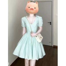 批发薄荷曼波风v领泡泡袖连衣裙女夏季新款收腰显瘦海边度假公主短裙