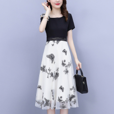 批发<b class='q'>大码</b>女装2026夏季韩版胖mm网纱拼接显瘦露肩洋气刺绣<b class='q'>时尚</b>连衣裙女