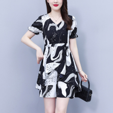 批发大码女装2025夏季V领气质水墨印花显瘦时尚上衣＋短裤两件套套装