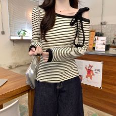 批发实拍260克<b class='q'>条纹</b>长袖t恤女装2026新款露肩设计感修身<b class='q'>打底衫</b>斜领上衣
