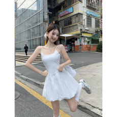 批发韩国东大门法式温柔风白色吊带<b class='q'>连衣裙</b>女夏季修身显瘦<b class='q'>花苞</b>裙