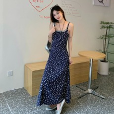 批发假两件无袖吊带<b class='q'>碎花</b>连衣裙子女装夏季2025新款海边度假高级感长裙